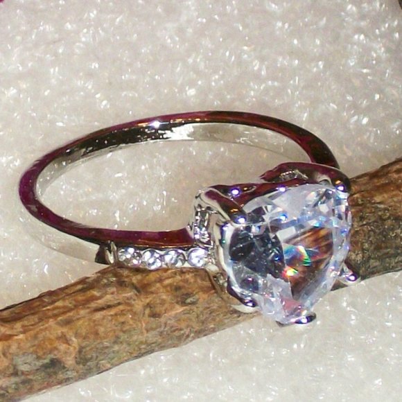 14K White Gold Filled Heart Shaped Ring NEW Sz 8 - Picture 4 of 8